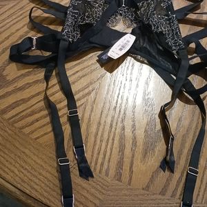 Victoria secret black strappy garterbelt size  M/L